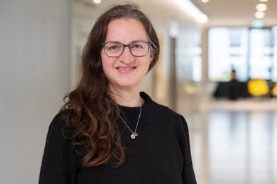 (c) Michael Kretzschmar (UKD) Portrait of Janine Prater, administrative assistant
