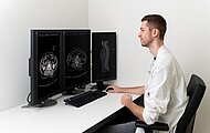 Anhand von CT-Bildern wird ein möglicher Rückgang der Skelettmuskulatur analysiert. © Uniklinikum Dresden/Kirsten Lassig